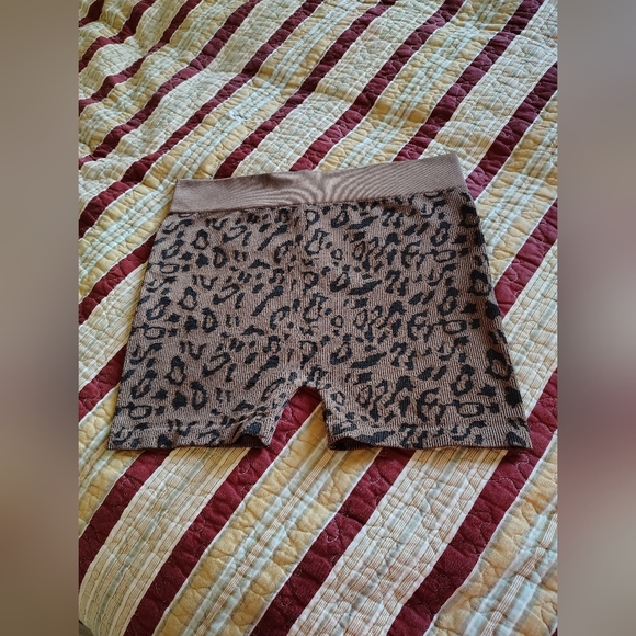 Bozzolo Animal Print Tan Shorts - Picture 2 of 4
